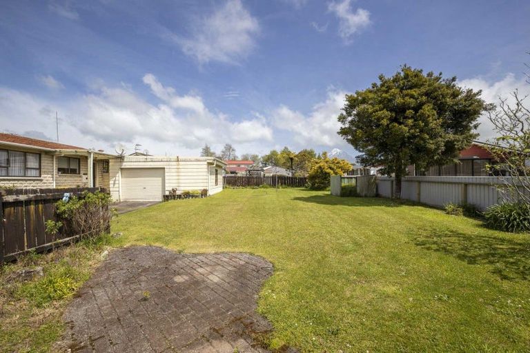 Photo of property in 12 Towai Street, Inglewood, 4330