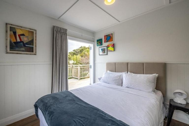 Photo of property in 70 Queens Drive, Oneroa, Waiheke Island, 1081