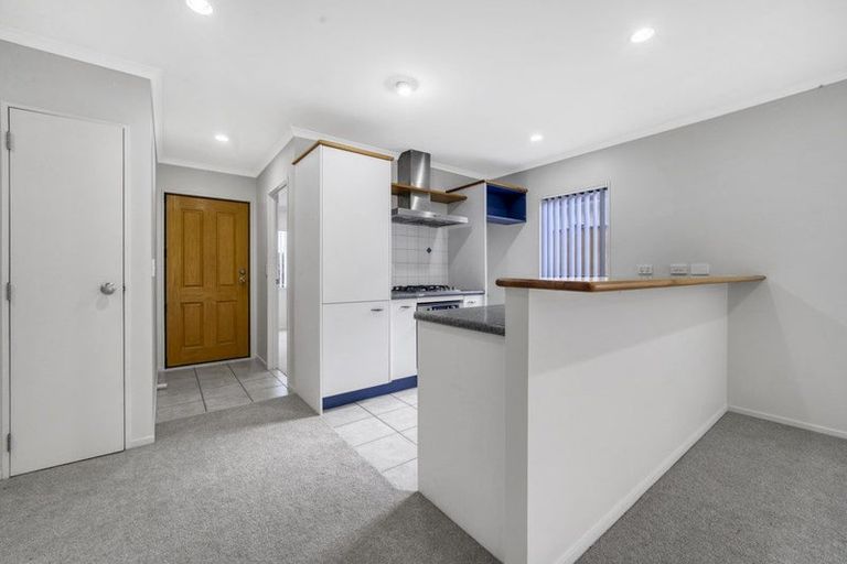Photo of property in 37 Magic Way, Randwick Park, Auckland, 2105