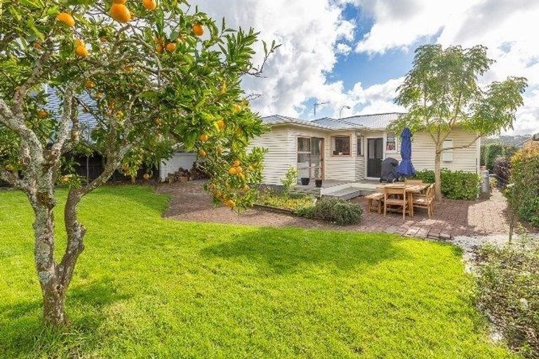 Photo of property in 177 Beach Haven Road, Beach Haven, Auckland, 0626