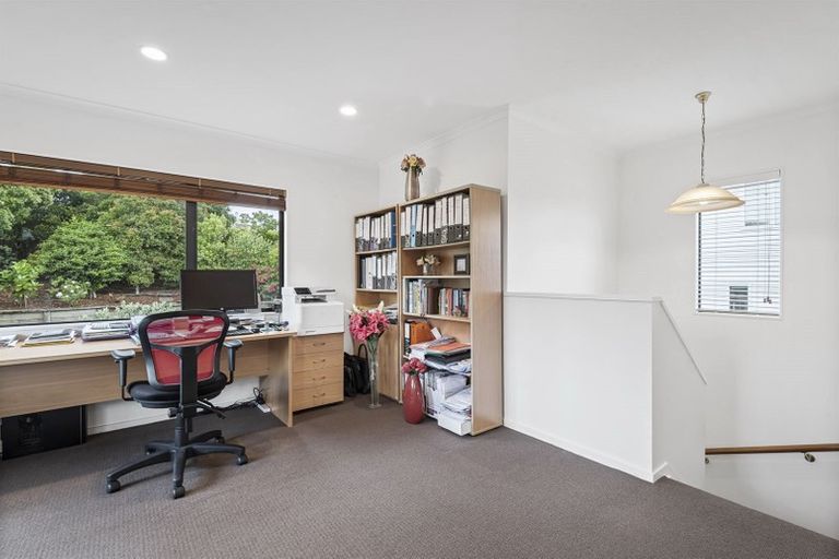 Photo of property in 31 Seaton Road, Murrays Bay, Auckland, 0630