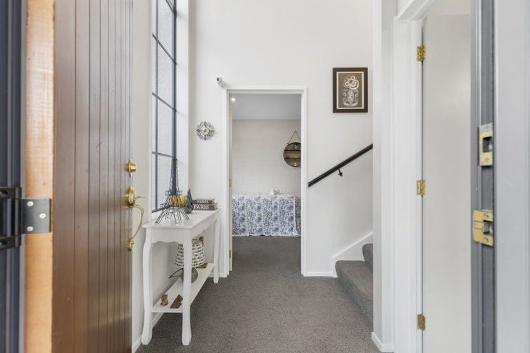 Photo of property in 11 Ruapehu Drive, Fitzherbert, Palmerston North, 4410