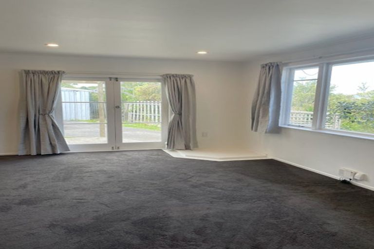 Photo of property in 16 Balmain Street, Newlands, Wellington, 6037