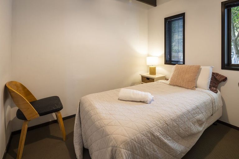 Photo of property in 25 Prince Regent Drive, Half Moon Bay, Auckland, 2012