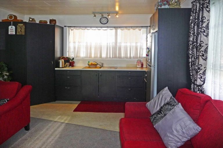 Photo of property in 1/76 Eliot Street, New Plymouth, 4310