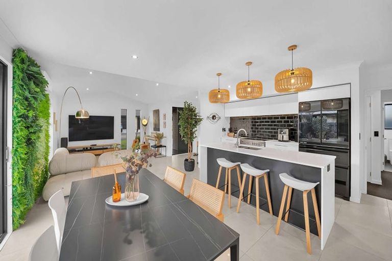 Photo of property in 14 Dalwood Crescent, Rolleston, 7614