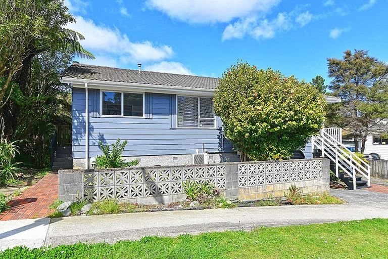 Photo of property in 52 Lord Street, Stokes Valley, Lower Hutt, 5019