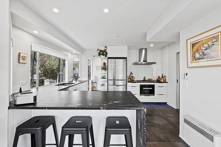 Photo of property in 5a Craig Road, Milford, Auckland, 0620