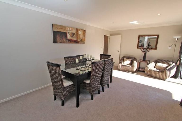 Photo of property in 12 Bellshill Close, Wattle Downs, Auckland, 2103