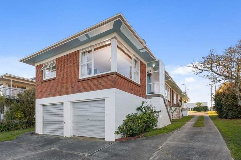 Photo of property in 3/18 Knights Road, Rothesay Bay, Auckland, 0630
