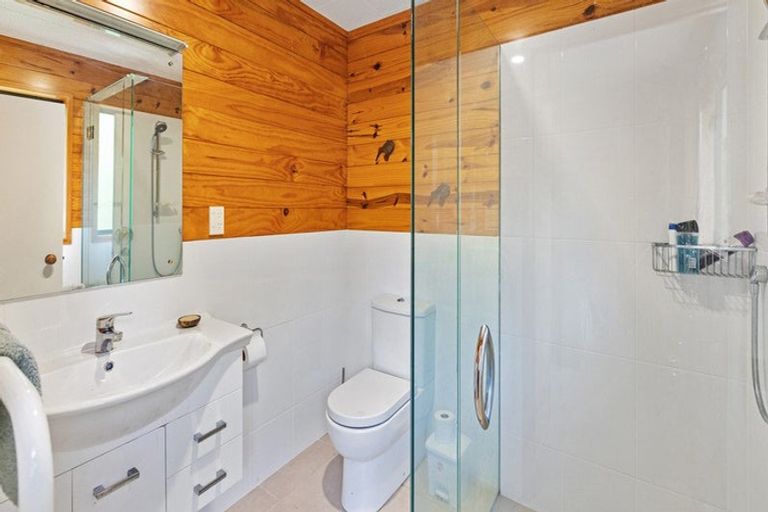 Photo of property in 76 Brick Bay Drive, Sandspit, Warkworth, 0982