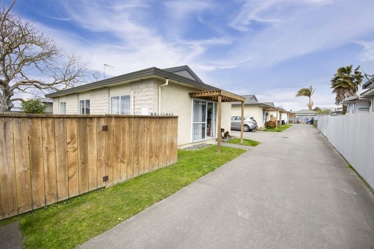 Photo of property in 2/25 Hinton Road, Taradale, Napier, 4112