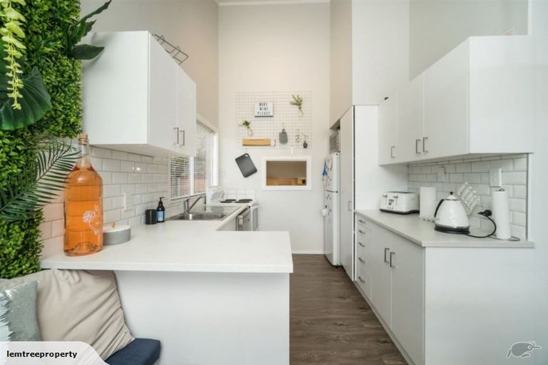 Photo of property in 1/50 Stapleford Crescent, Browns Bay, Auckland, 0630