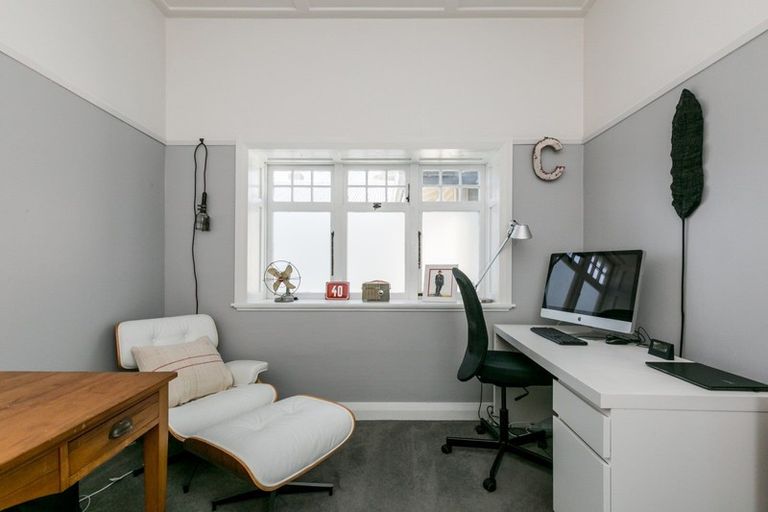 Photo of property in 47 Napier Terrace, Hospital Hill, Napier, 4110