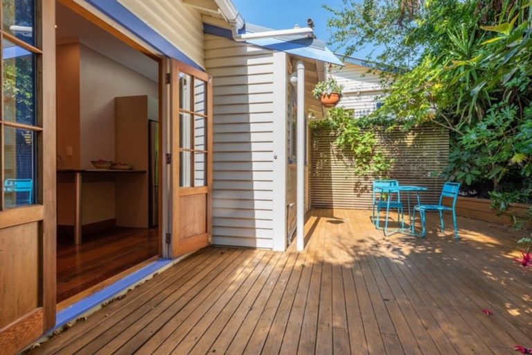 Photo of property in 16 Asquith Terrace, Brooklyn, Wellington, 6021