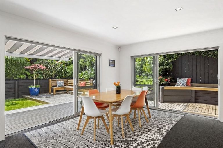 Photo of property in 7a Varlene Terrace, Forrest Hill, Auckland, 0620