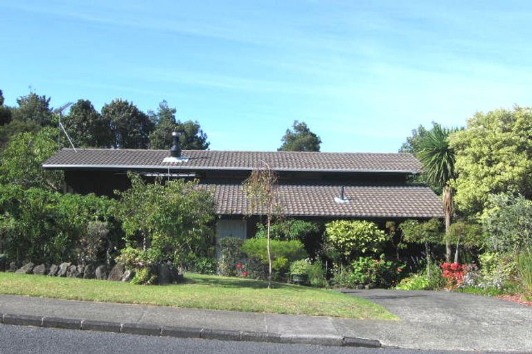 Photo of property in 14 Greendale Spur, Glenfield, Auckland, 0629