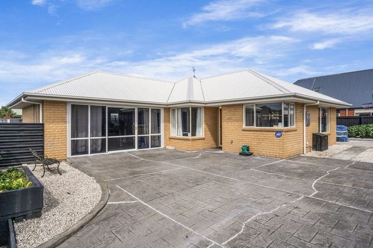 Photo of property in 43 Farnborough Street, Aranui, Christchurch, 8061