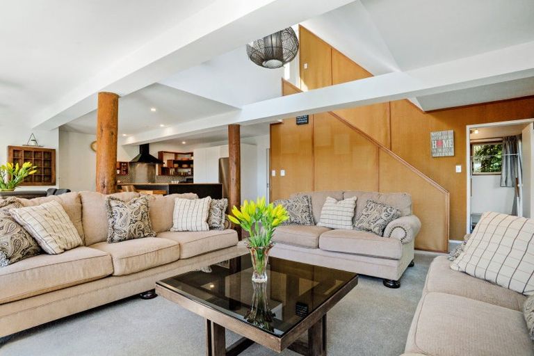 Photo of property in 3a Whiorau Grove, Lowry Bay, Lower Hutt, 5013