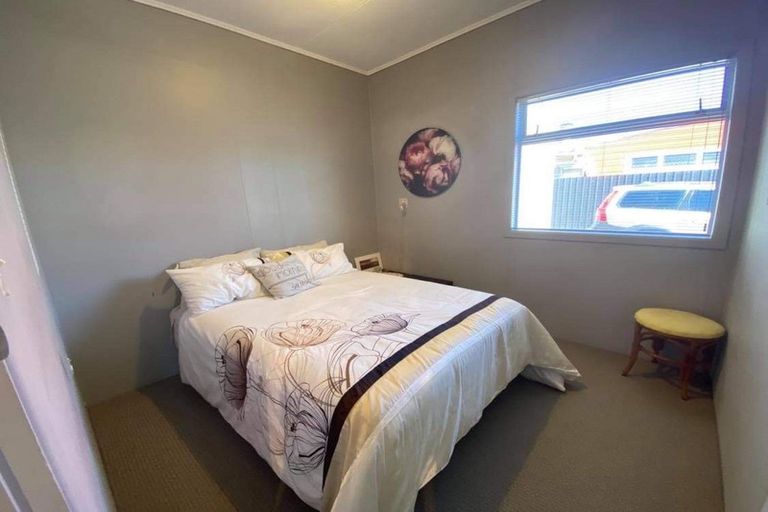 Photo of property in 129 Bridge Street, Eltham, 4322