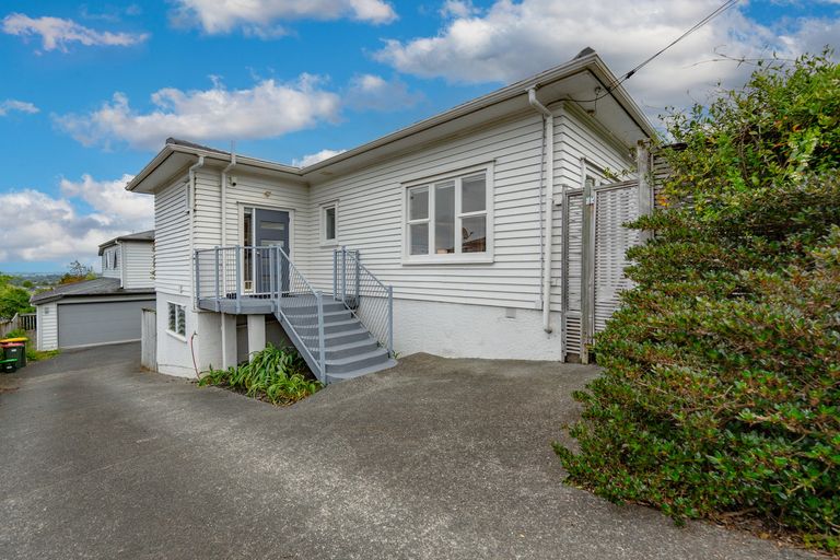 Photo of property in 79 Hobsonville Road, West Harbour, Auckland, 0618
