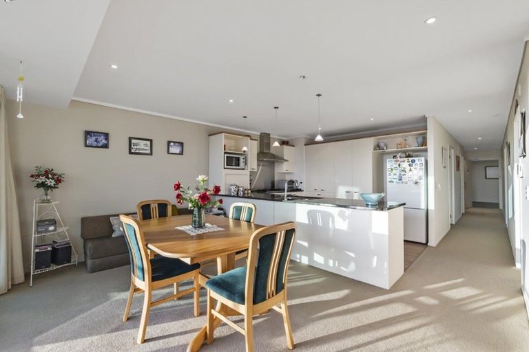 Photo of property in 12/72a Devonport Road, Tauranga, 3110