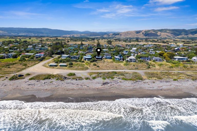 Photo of property in 35 Rodney Avenue, Te Horo Beach, Otaki, 5581