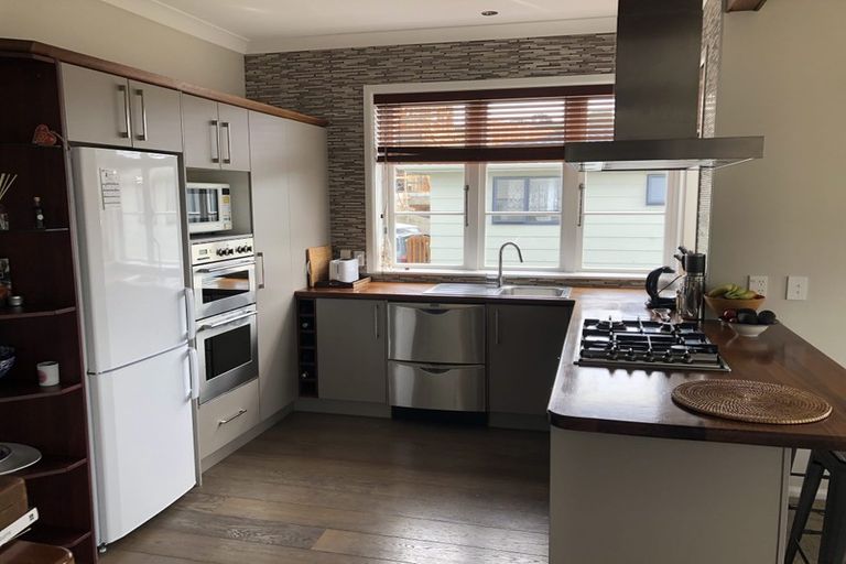 Photo of property in 6 Hindmarsh Street, Johnsonville, Wellington, 6037