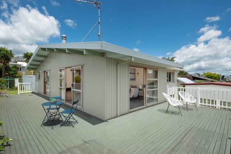 Photo of property in 15 Lorna Place, Brookfield, Tauranga, 3110