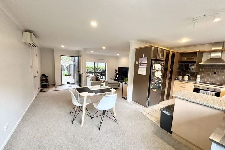 Photo of property in 32 Rush Creek Drive, Westgate, Auckland, 0614