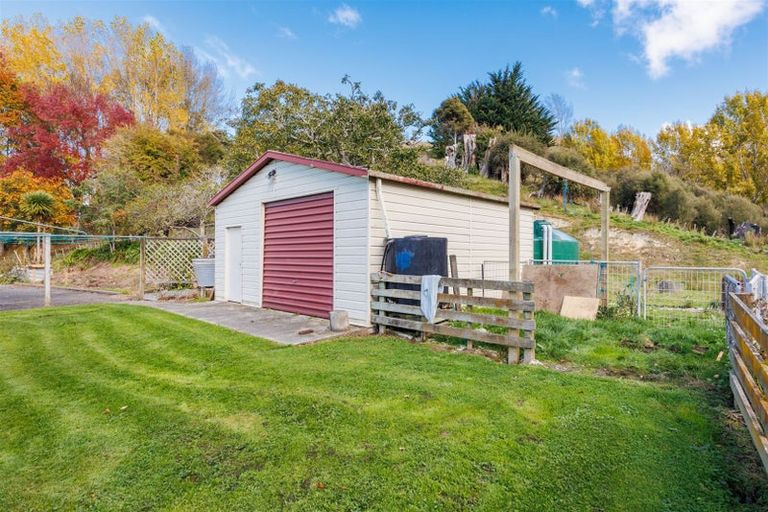 Photo of property in 21 Ongo Road, Hunterville, 4730