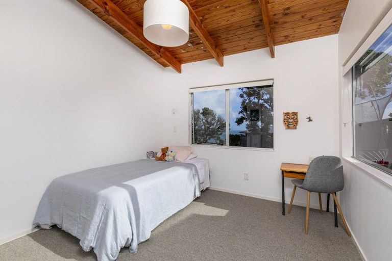 Photo of property in 5 Ngatira Road, Muriwai, Waimauku, 0881