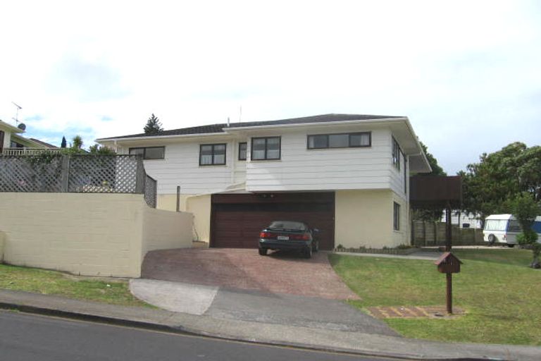 Photo of property in 1 Tableau Place, Totara Vale, Auckland, 0629