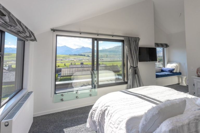 Photo of property in 2/27 Rannoch Drive, Jacks Point, Queenstown, 9371