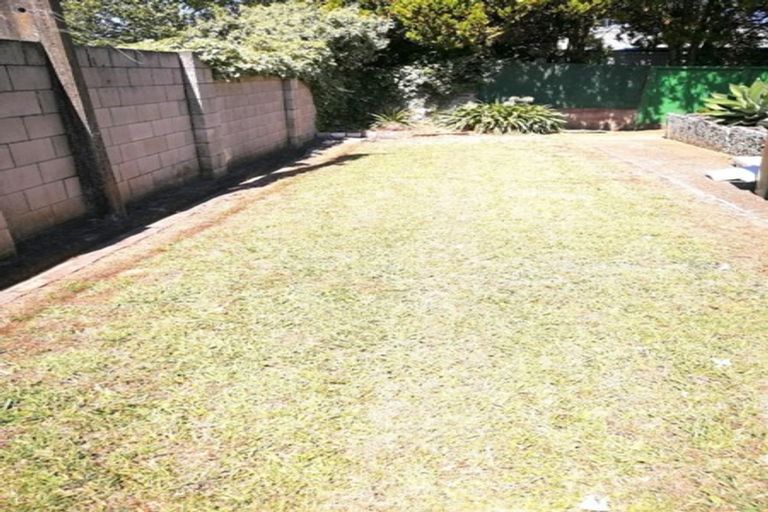 Photo of property in 40 West Coast Road, Glen Eden, Auckland, 0602