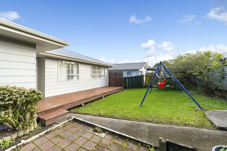 Photo of property in 69 Kemp Road, Massey, Auckland, 0614