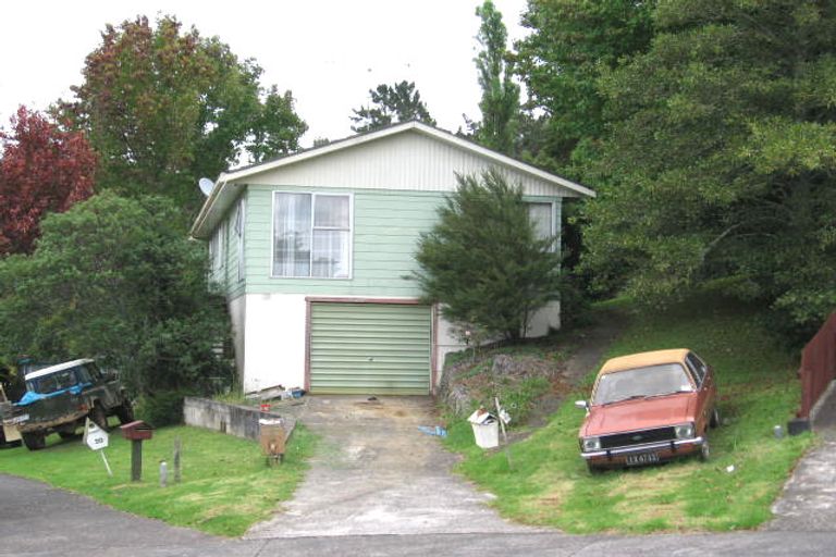 Photo of property in 18 Stallard Place, Glen Eden, Auckland, 0602