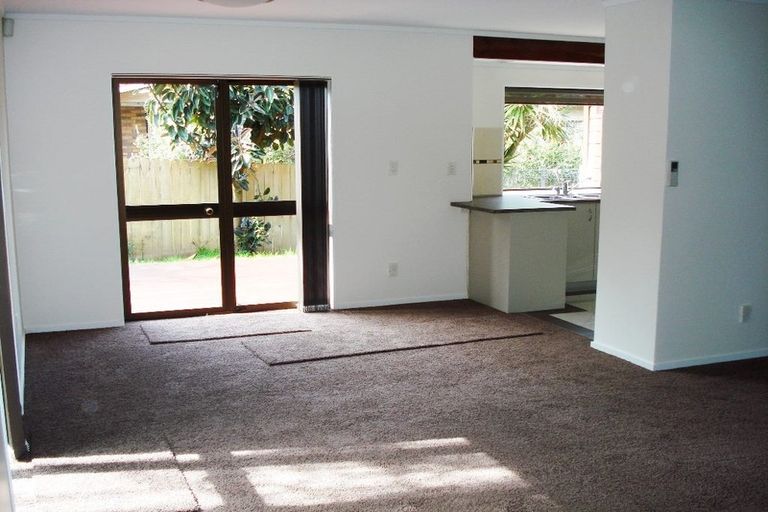 Photo of property in 1/10 Cambric Place, Botany Downs, Auckland, 2010