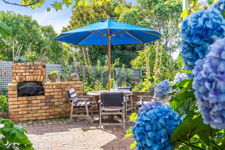 Photo of property in 71 Vauxhall Road, Devonport, Auckland, 0624