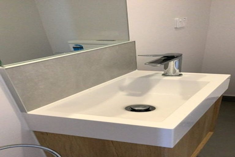 Photo of property in 1/3 Hauraki Crescent, Pinehill, Auckland, 0632