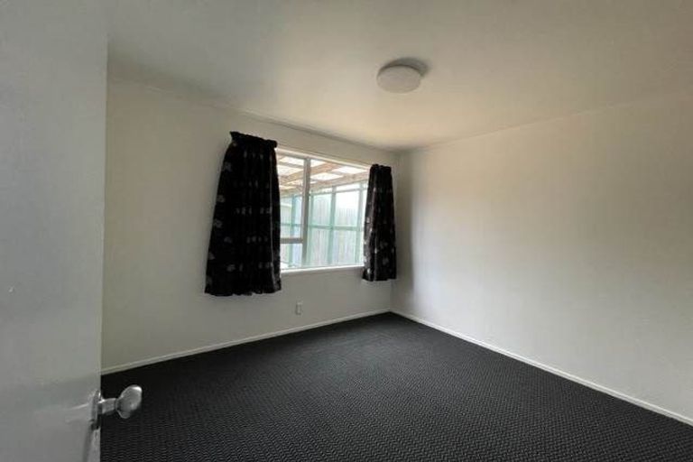 Photo of property in 24 Becker Drive, Weymouth, Auckland, 2103
