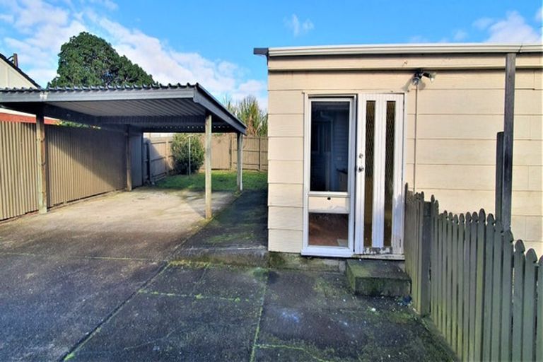 Photo of property in 28 Middlemore Crescent, Papatoetoe, Auckland, 2025