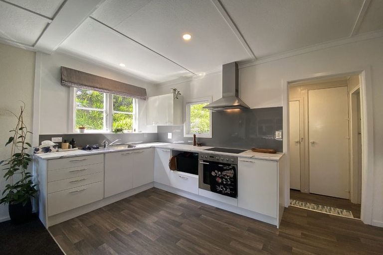 Photo of property in 110a Cook Street, Marfell, New Plymouth, 4310