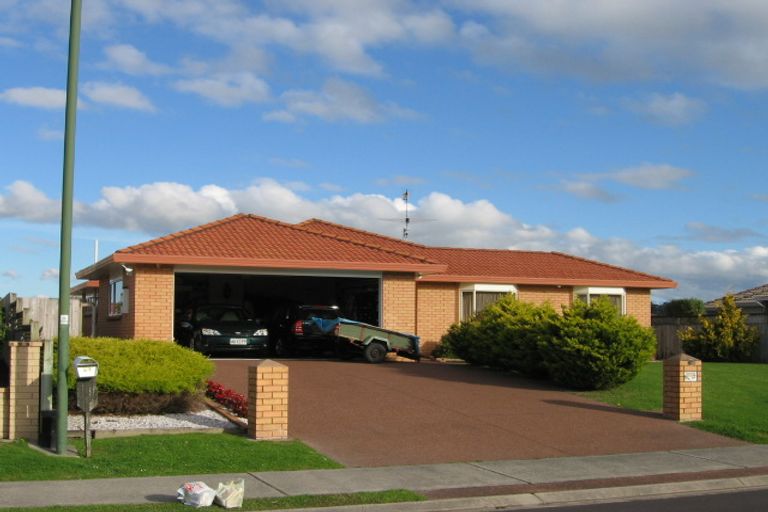 Photo of property in 21 Chalmers Close, Orewa, 0931