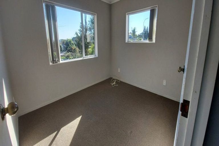 Photo of property in 187 Edmonton Road, Te Atatu South, Auckland, 0610