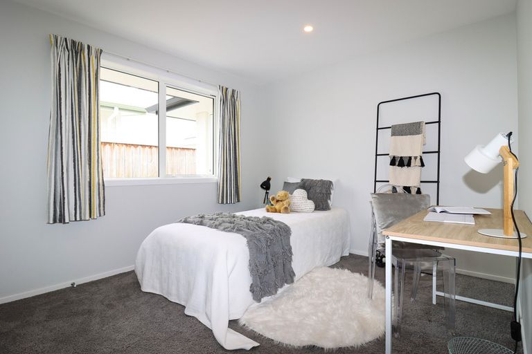 Photo of property in 28 Feist Street, Carterton, 5713