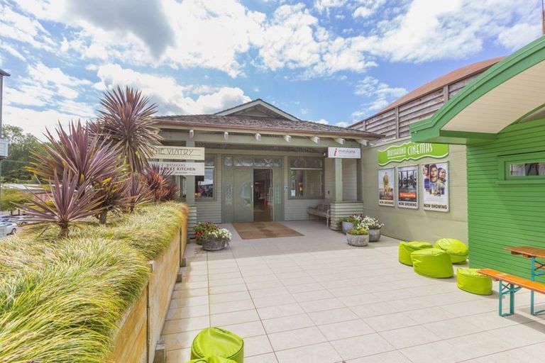 Photo of property in 37 Laly Haddon Place, Matakana, 0985