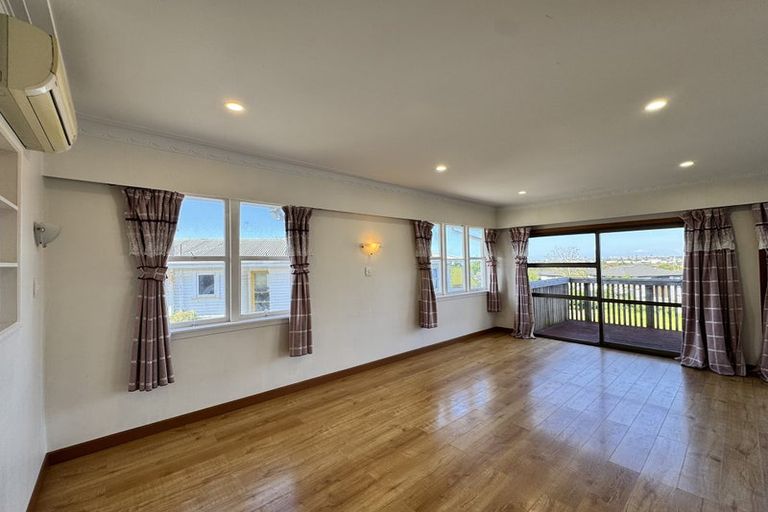 Photo of property in 71 Tirimoana Road, Te Atatu South, Auckland, 0602