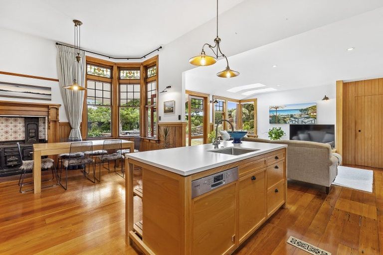 Photo of property in 11 Trelissick Crescent, Ngaio, Wellington, 6035