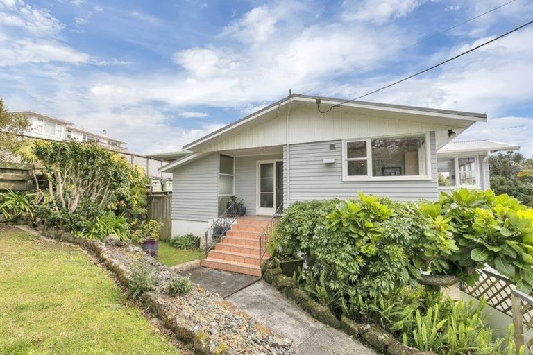 Photo of property in 1/16 Coronation Road, Glenfield, Auckland, 0627